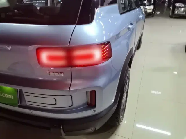 Geely ICON — Фото автомобиля 7