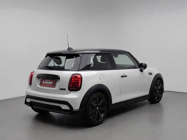 MINI MINI 2023 1.5T COOPER King's Cross Special Edition — Фото автомобиля 2