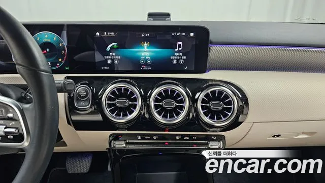Mercedes-Benz A-Class — Фото автомобиля 16