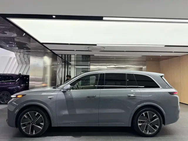 Li Auto L8 — Фото автомобиля 13