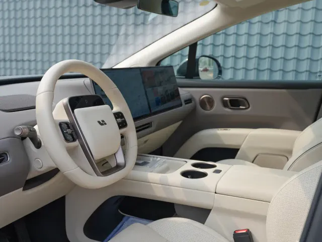 Li Auto i8 — Фото автомобиля 14