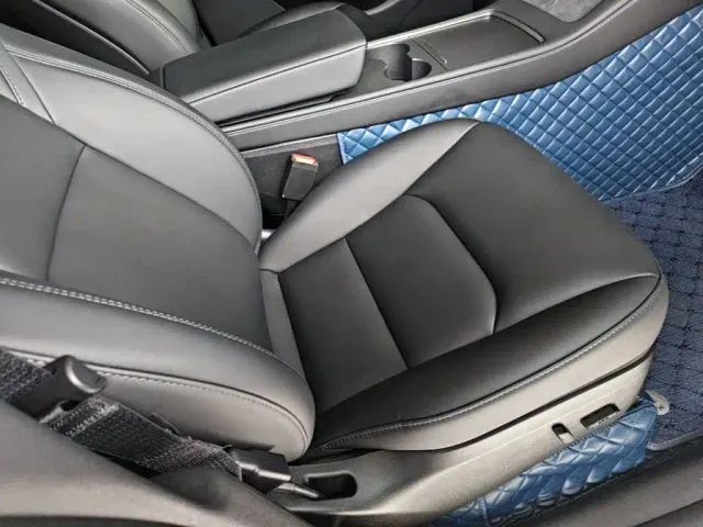 Tesla Model Y — Фото автомобиля 24