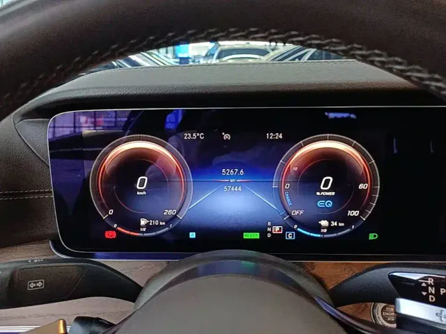Mercedes-Benz E-Class — Фото автомобиля 11