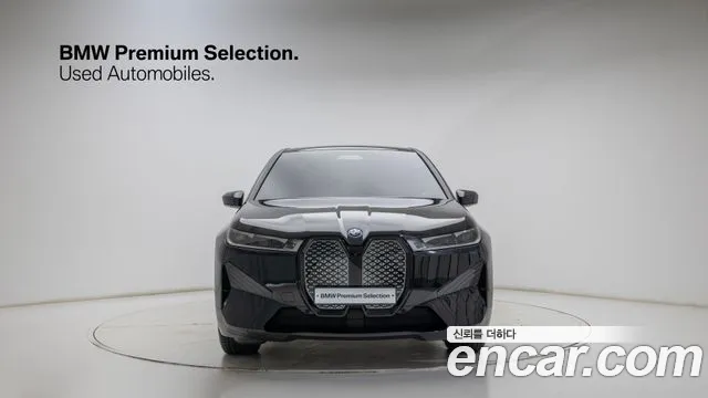 BMW iX — Фото автомобиля 3