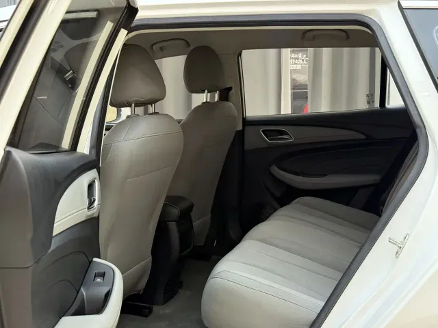 Roewe Ei5 — Фото автомобиля 6