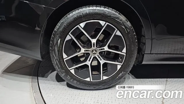 Mercedes-Benz E-Class — Фото автомобиля 5