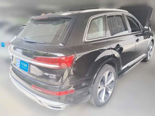 Audi Q7 — Фото автомобиля 2