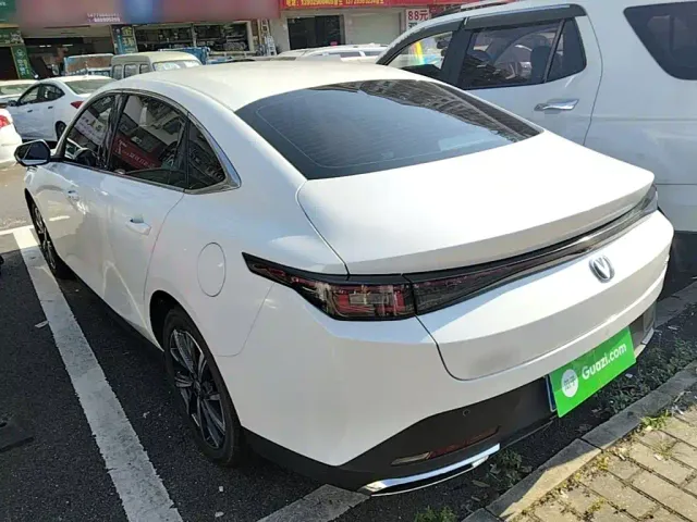 Changan Eado — Фото автомобиля 4