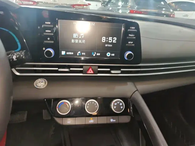 Hyundai Elantra — Фото автомобиля 12