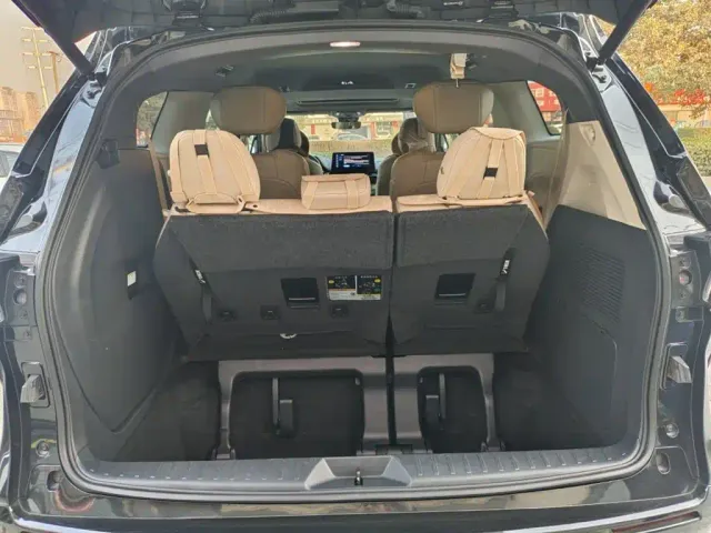 Toyota Sienna — Фото автомобиля 16
