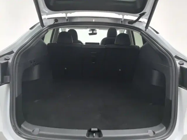 Tesla Model Y — Фото автомобиля 16