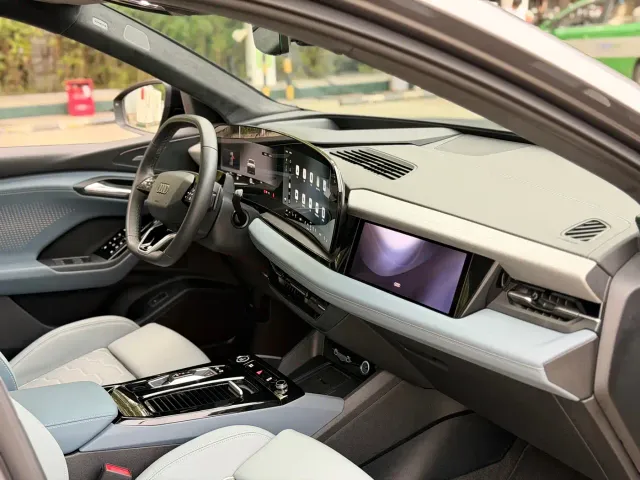 Audi Q6L e-tron — Фото автомобиля 16