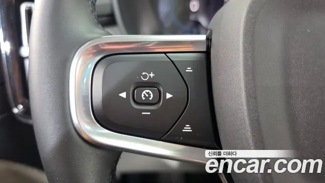 Volvo XC40 — Фото автомобиля 22