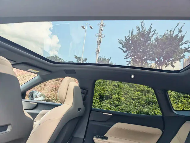 Volvo XC70 Plug-in Hybrid — Фото автомобиля 15