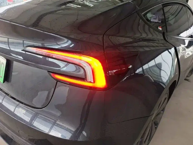 Tesla Model 3 — Фото автомобиля 7