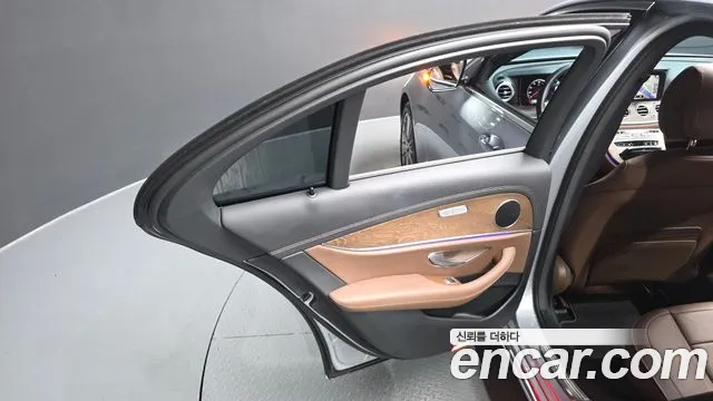Mercedes-Benz E-Class — Фото автомобиля 22