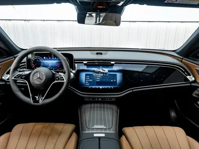 Mercedes-Benz E-Class — Фото автомобиля 15