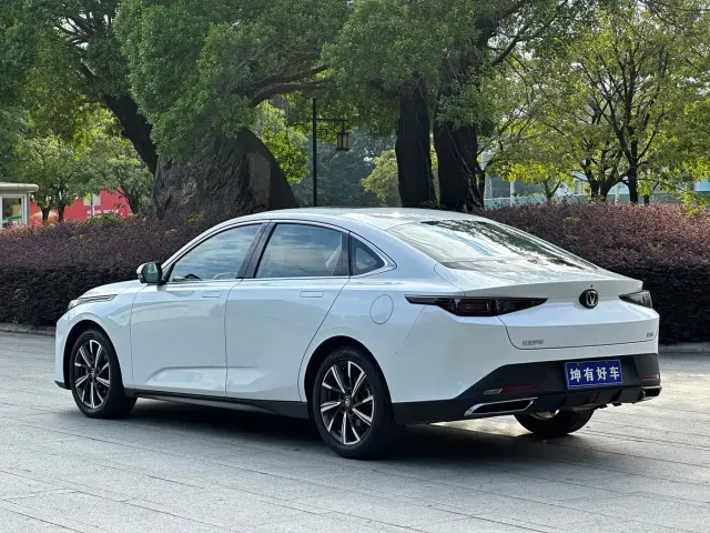 Changan Eado — Фото автомобиля 4
