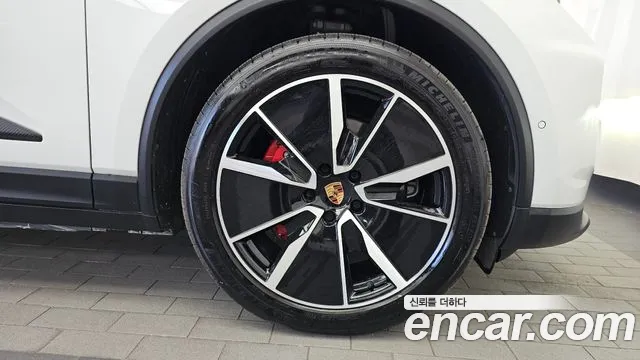 Porsche Macan Electric — Фото автомобиля 6