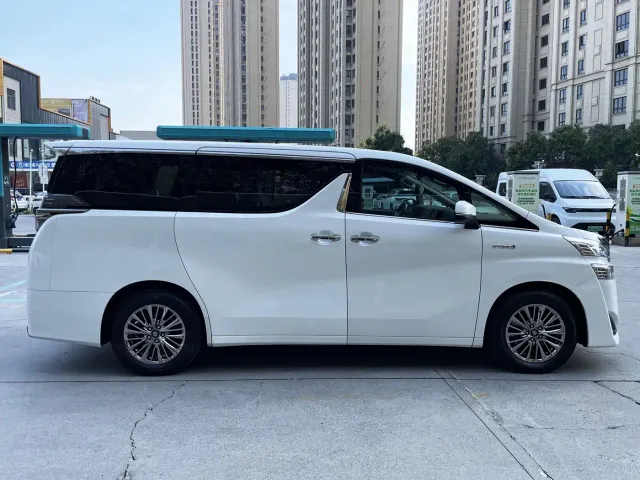 Toyota Vellfire — Фото автомобиля 6