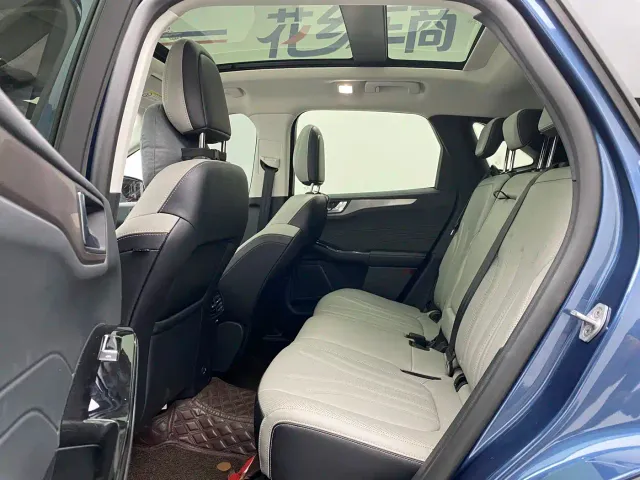 Ford Escape — Фото автомобиля 11