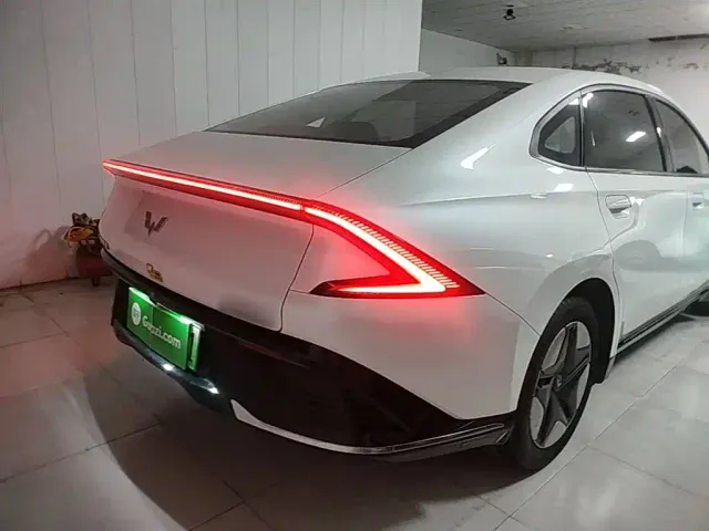 Wuling E5 — Фото автомобиля 5