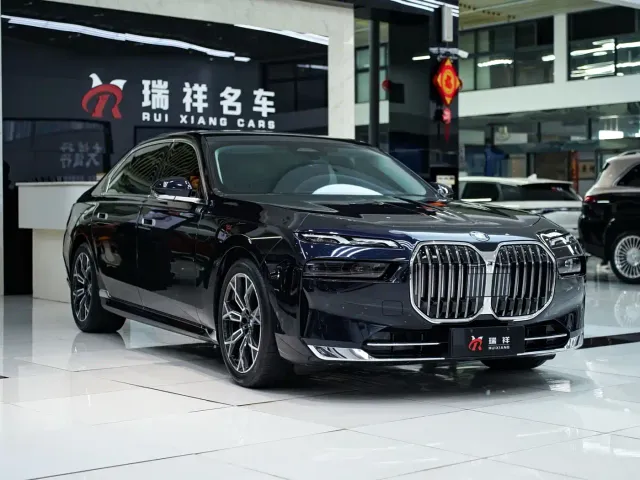BMW 7 Series — Фото автомобиля 22