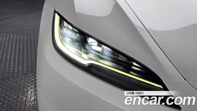 Tesla Model 3 — Фото автомобиля 21