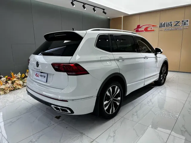 Volkswagen Tiguan L — Фото автомобиля 4