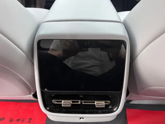 Xpeng P7+ — Фото автомобиля 19