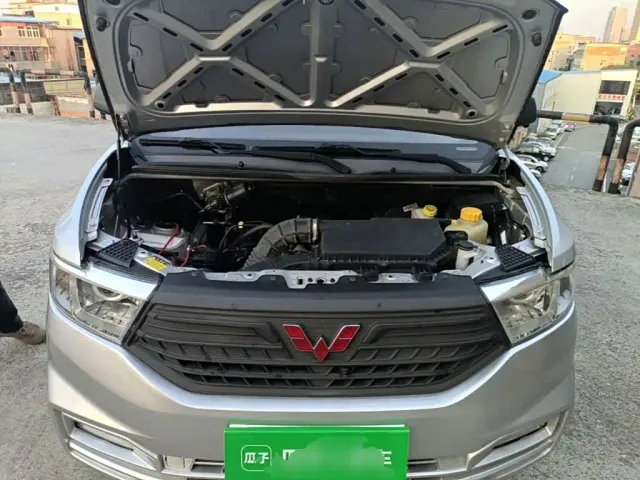 Wuling Hongguang V — Фото автомобиля 19