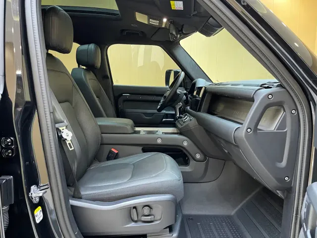 Land Rover Defender — Фото автомобиля 6