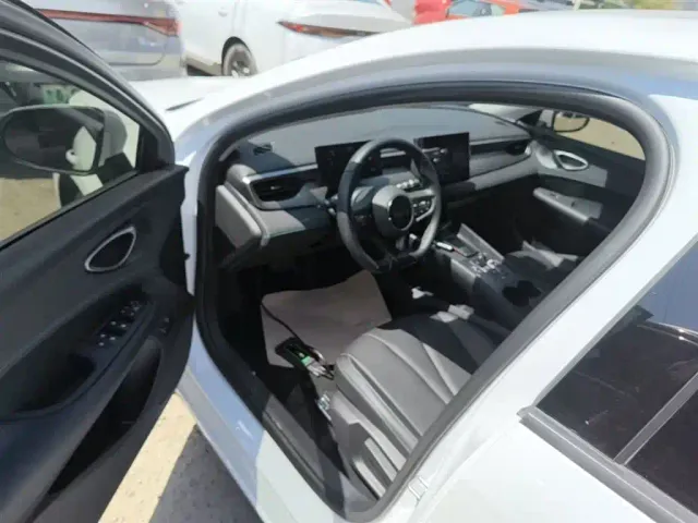 BYD Seal 05 DM-i — Фото автомобиля 15