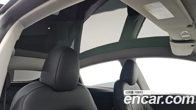 Tesla Model Y — Фото автомобиля 30
