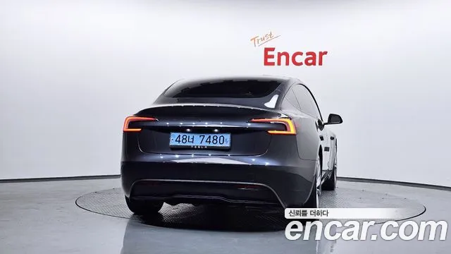 Tesla Model 3 — Фото автомобиля 4