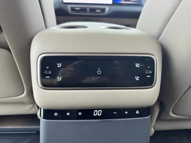 Li Auto MEGA — Фото автомобиля 11