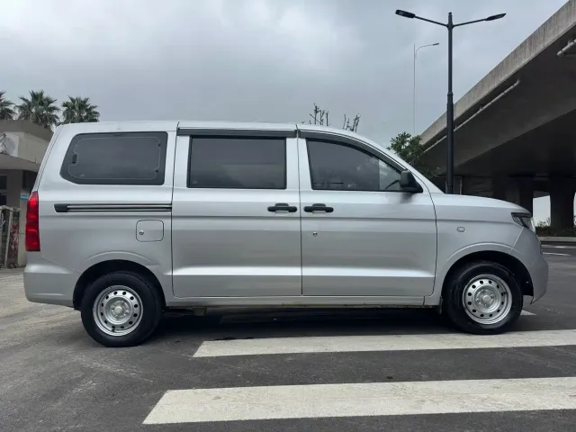 Wuling Hongguang V — Фото автомобиля 4