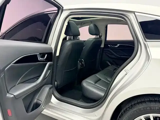 Bestune B70 — Фото автомобиля 14