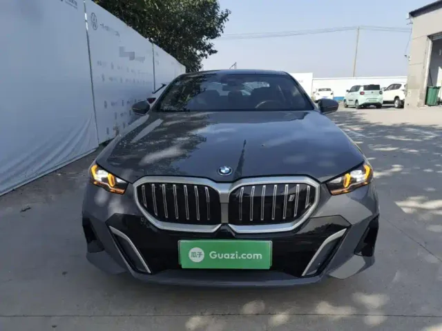 BMW i5 — Фото автомобиля 2