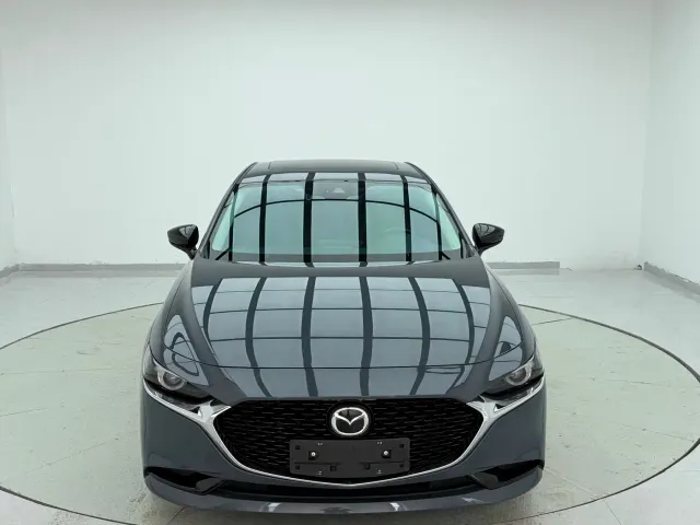 Mazda Axela — Фото автомобиля 2
