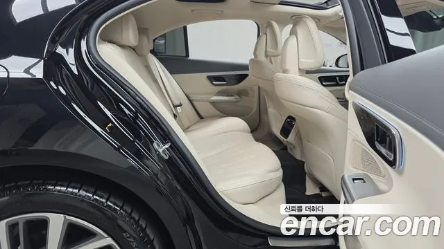 Mercedes-Benz E-Class — Фото автомобиля 11