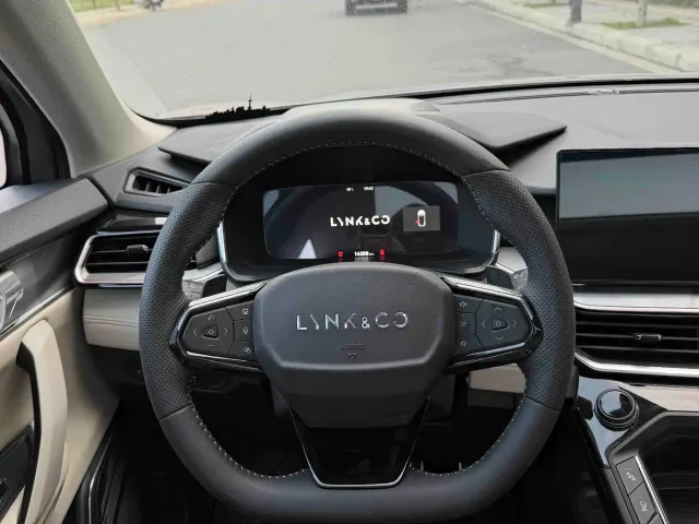 Lynk & Co 06 — Фото автомобиля 8