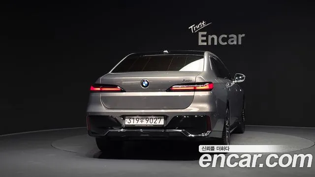BMW 7-Series 7 серия (G70) 740i sDrive M Sport — Фото автомобиля 4