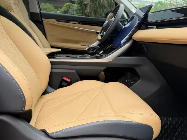 Geely Boyue L — Фото автомобиля 19