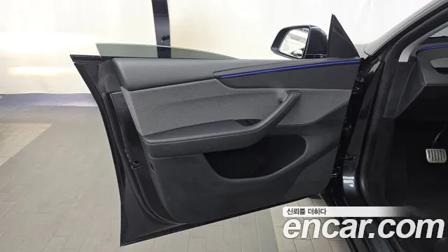 Tesla Model Y — Фото автомобиля 24