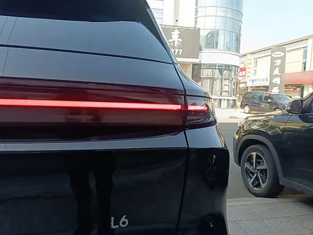 Li Auto L6 — Фото автомобиля 7