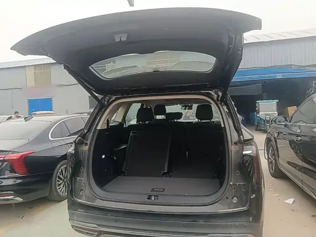 Hongqi HS7 PHEV — Фото автомобиля 18