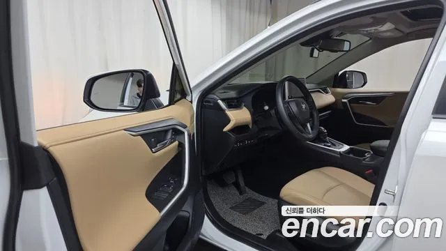 Toyota RAV4 — Фото автомобиля 10