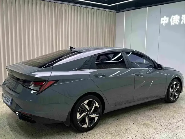 Hyundai Elantra — Фото автомобиля 5