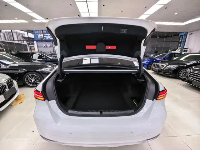 BMW 5 Series — Фото автомобиля 21